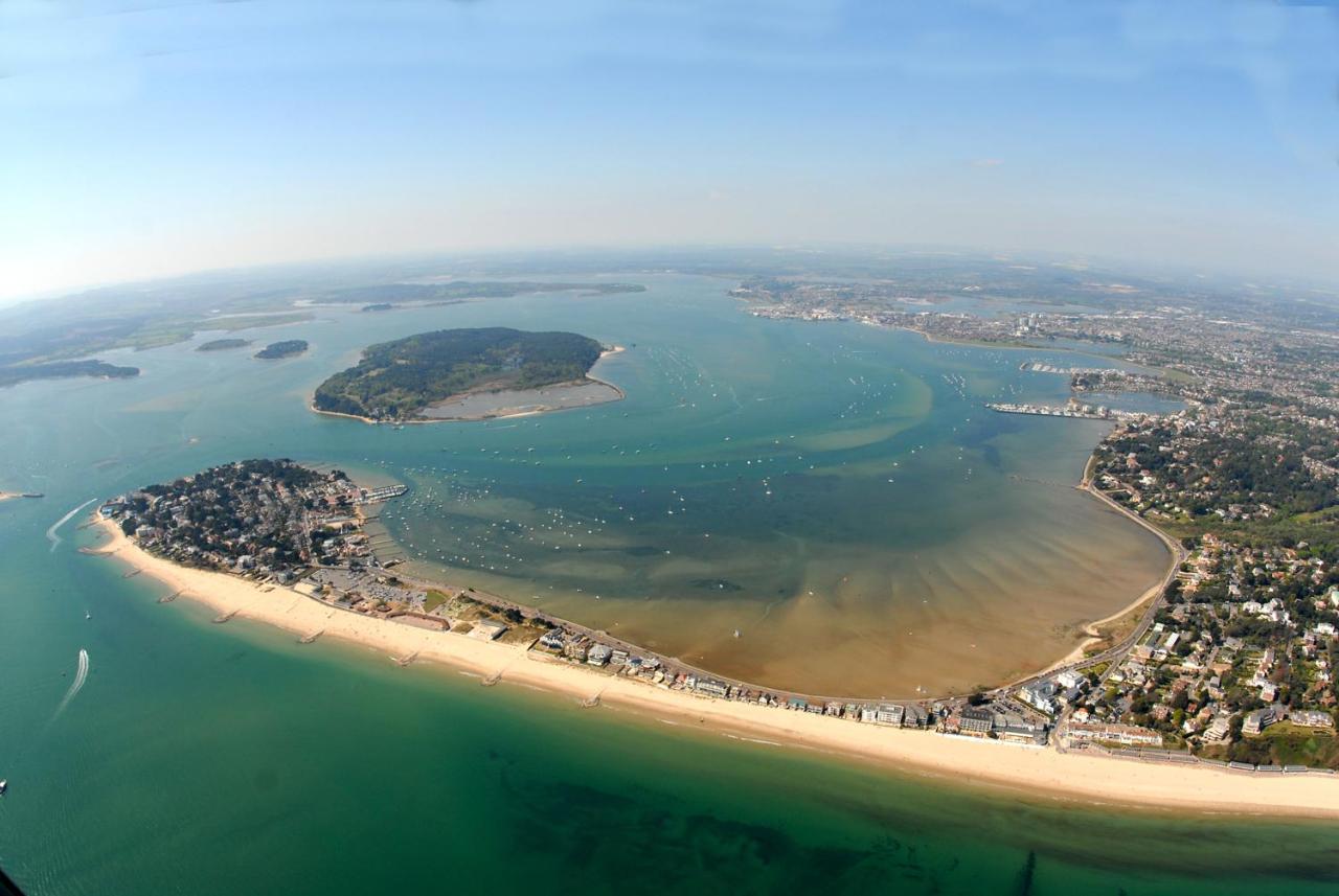 Top Floor Sandbanks Apartment With Free Parking Just Minutes From The Beach And Bars Canford Cliffs Exterior foto