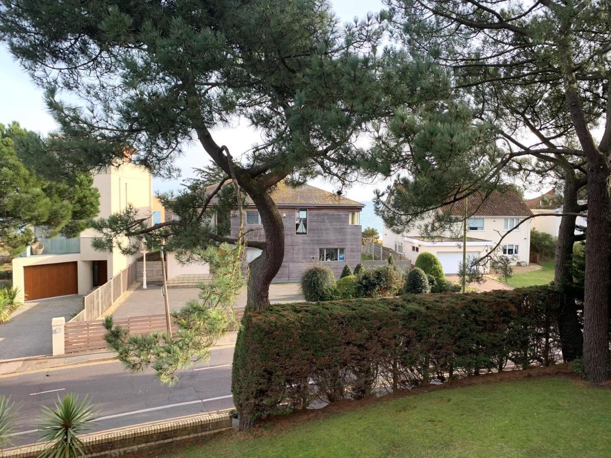 Top Floor Sandbanks Apartment With Free Parking Just Minutes From The Beach And Bars Canford Cliffs Exterior foto