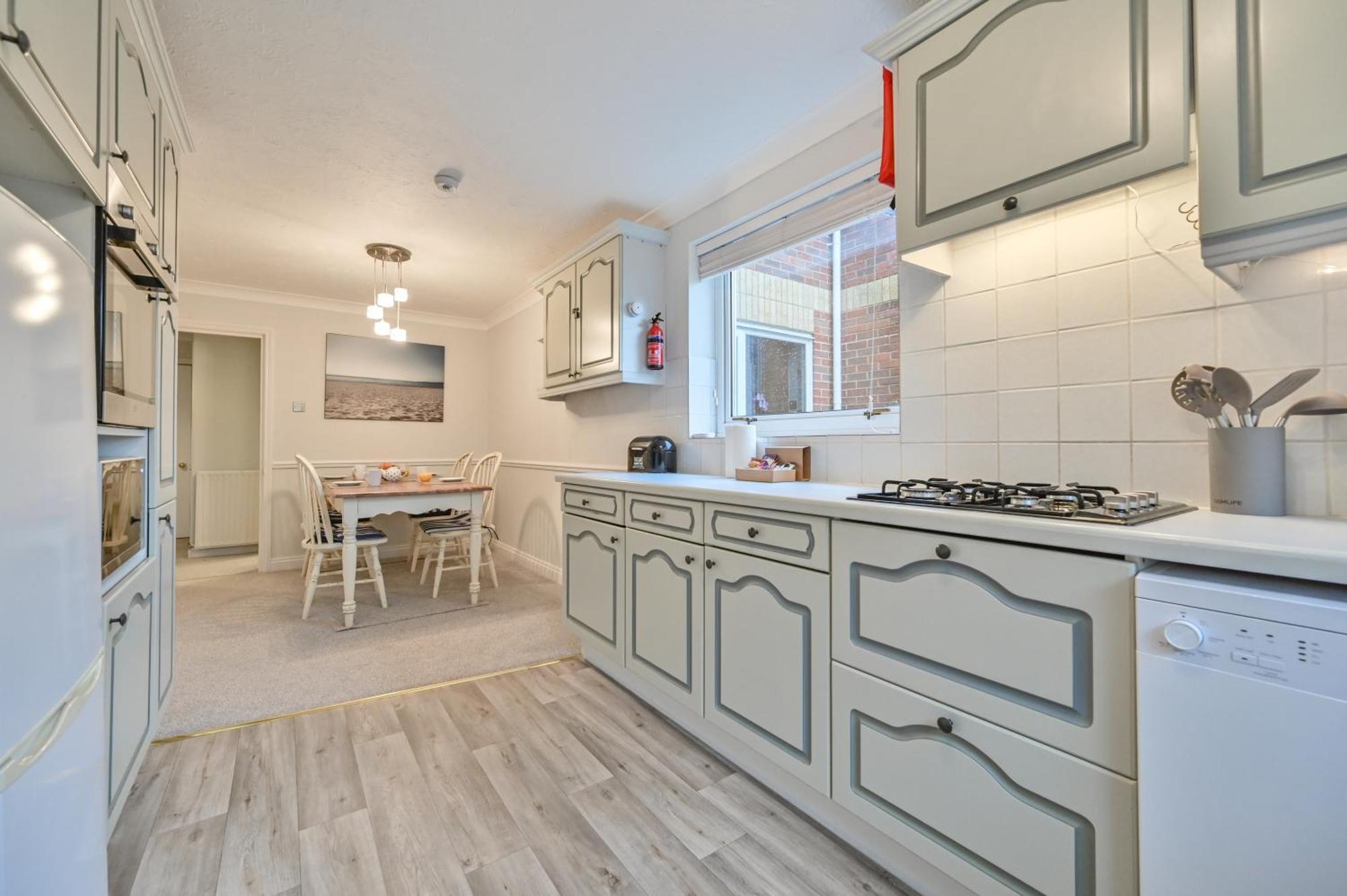 Top Floor Sandbanks Apartment With Free Parking Just Minutes From The Beach And Bars Canford Cliffs Exterior foto