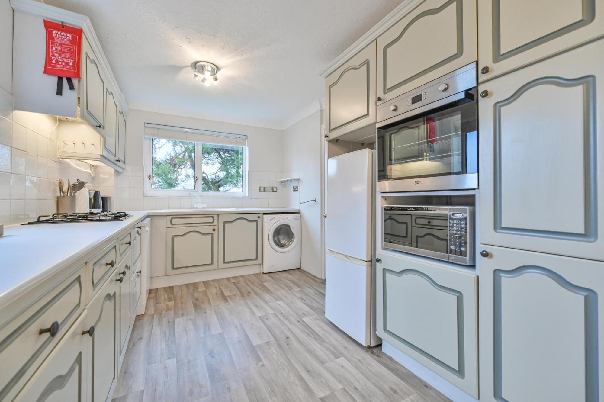 Top Floor Sandbanks Apartment With Free Parking Just Minutes From The Beach And Bars Canford Cliffs Exterior foto