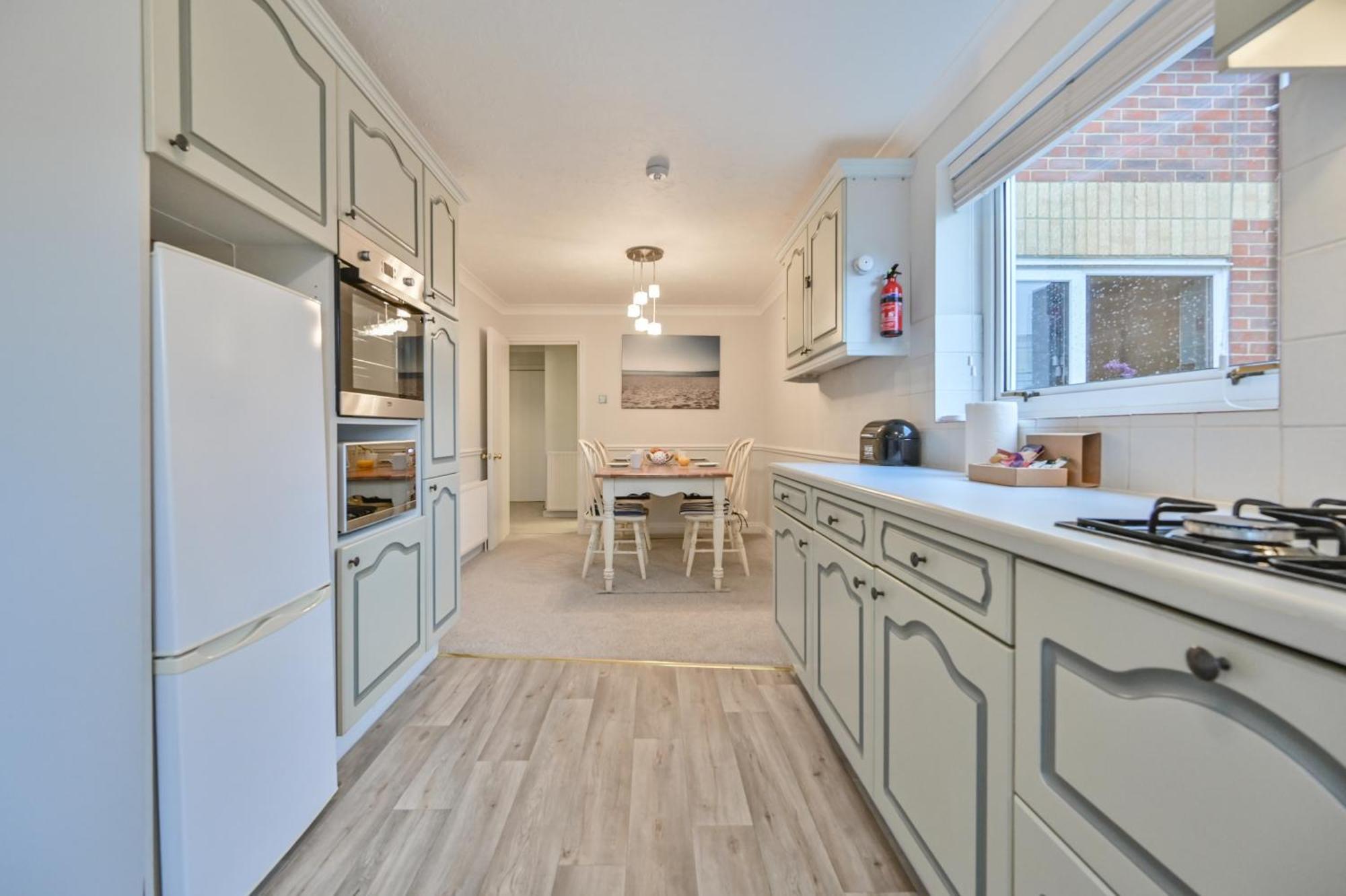 Top Floor Sandbanks Apartment With Free Parking Just Minutes From The Beach And Bars Canford Cliffs Exterior foto