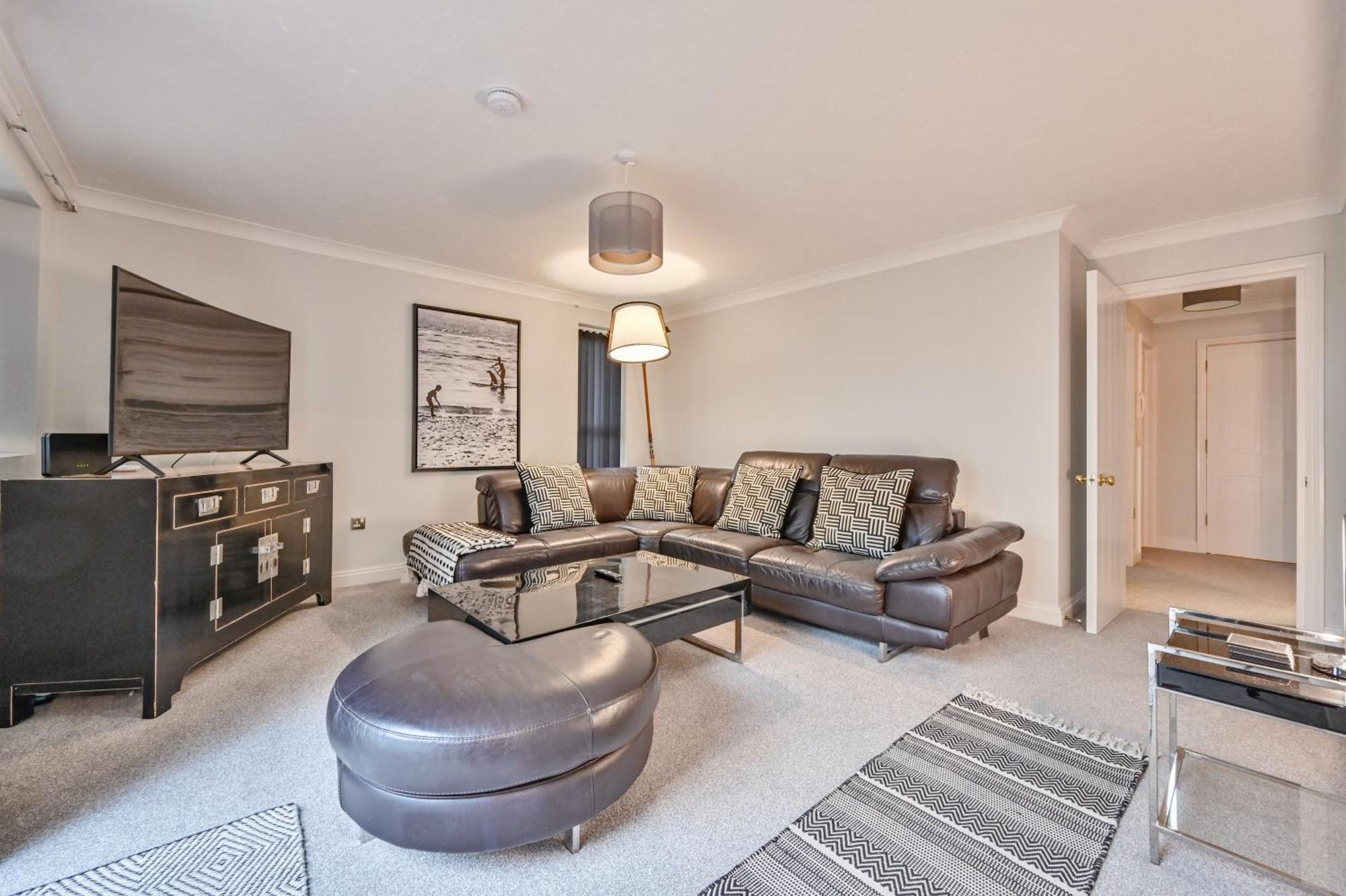 Top Floor Sandbanks Apartment With Free Parking Just Minutes From The Beach And Bars Canford Cliffs Exterior foto