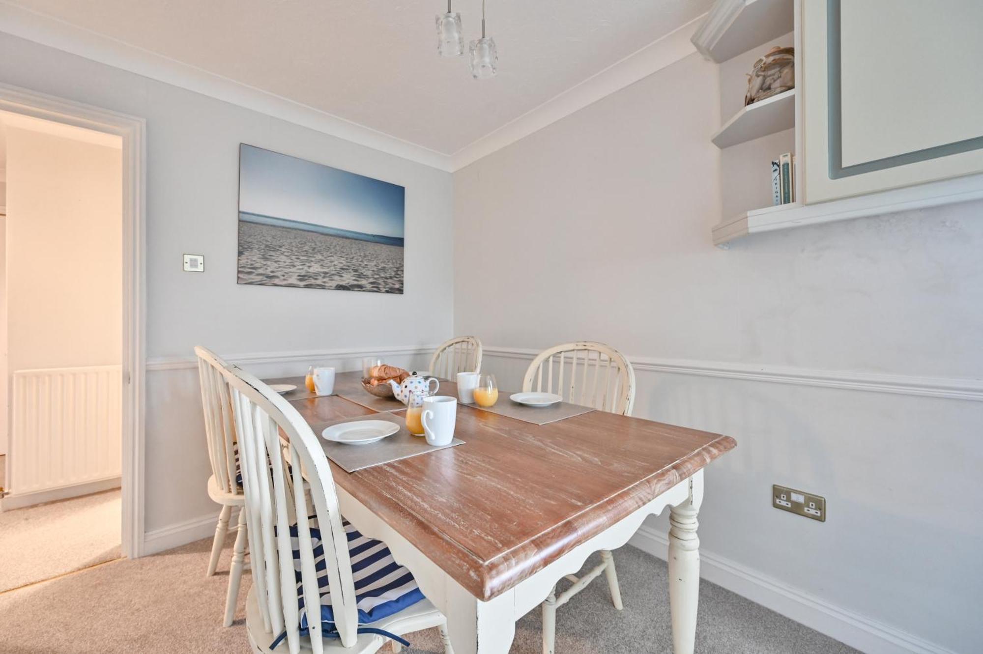 Top Floor Sandbanks Apartment With Free Parking Just Minutes From The Beach And Bars Canford Cliffs Exterior foto